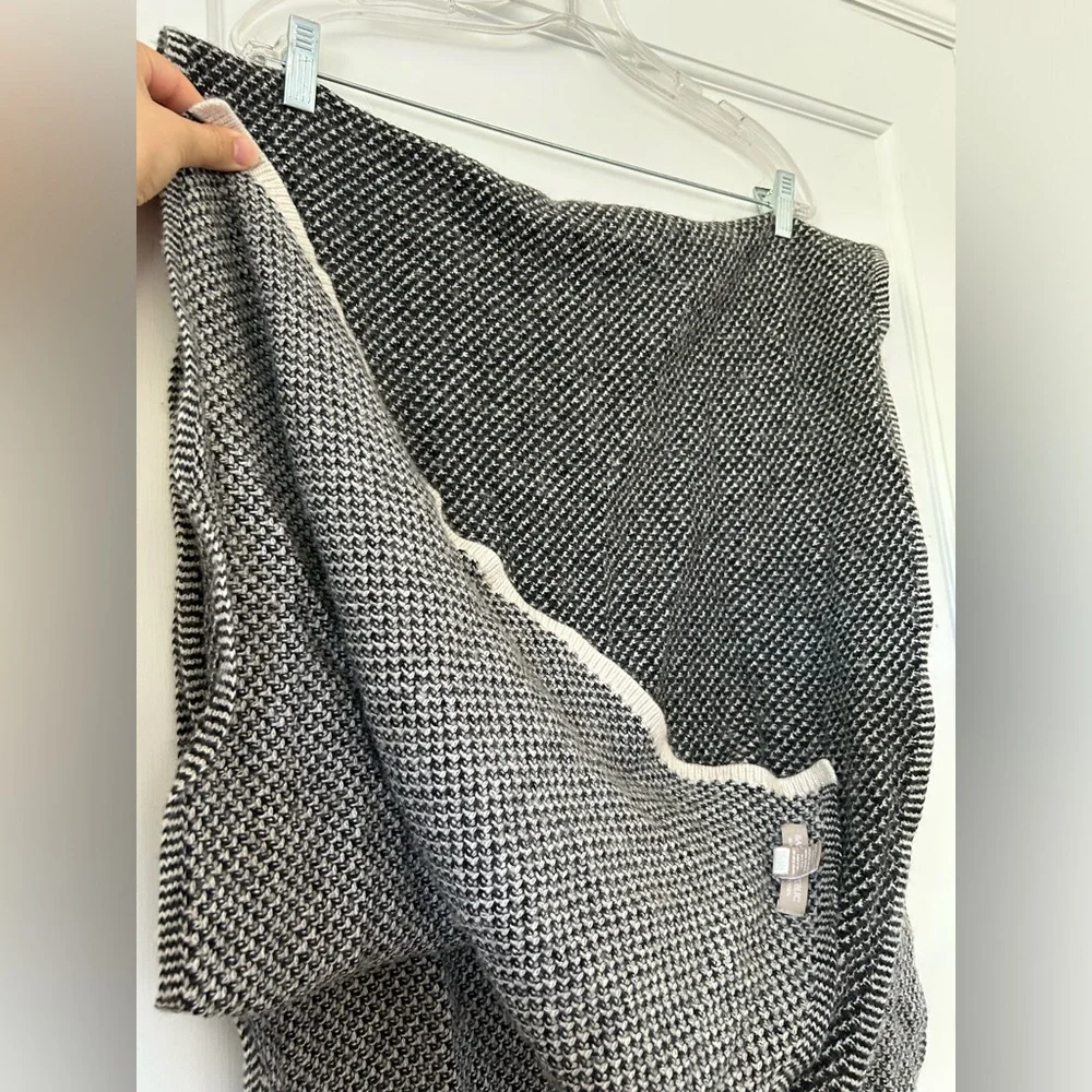 Banana Republic Italian Yarn Scarf Merino Wool Cashmere Alpaca Black White 33